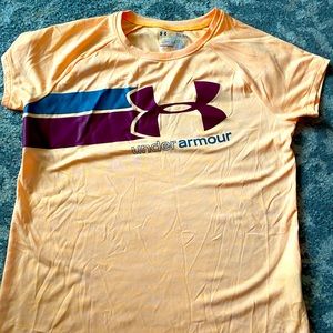 Under Armour short sleeve girls size large dri-fit